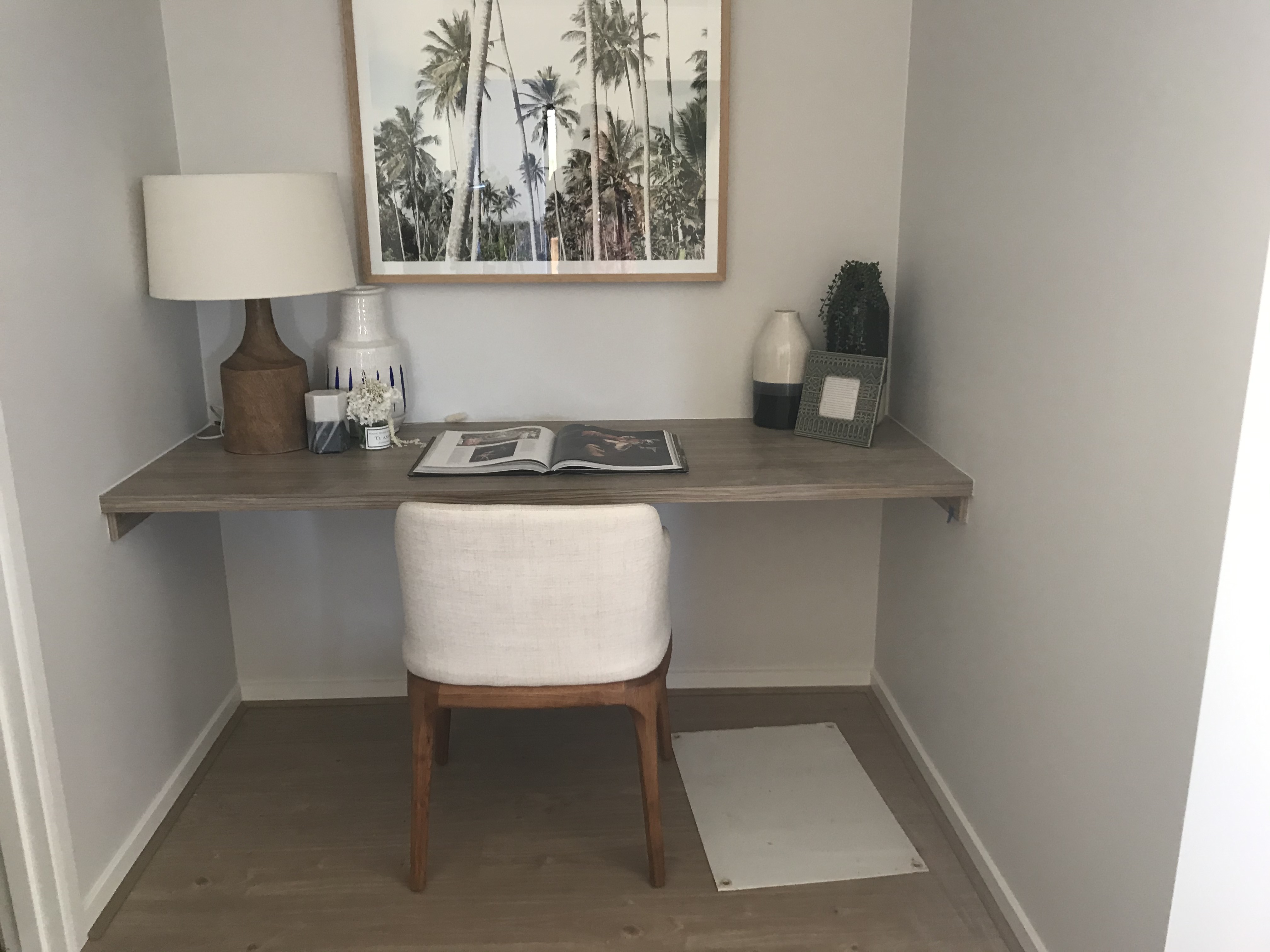 Creating a functional and stylish home office space on a budget